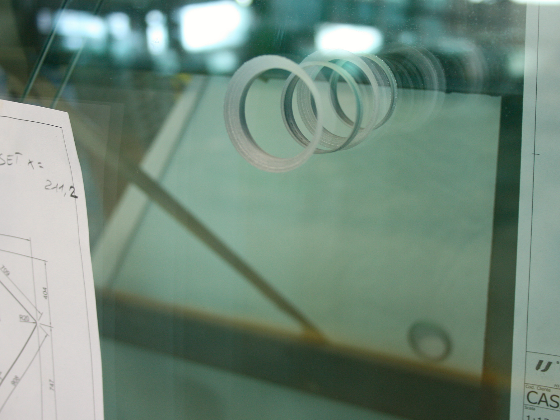 Foratura vetro con tecnologie CNC - Lavorazioni del vetro Union Glass