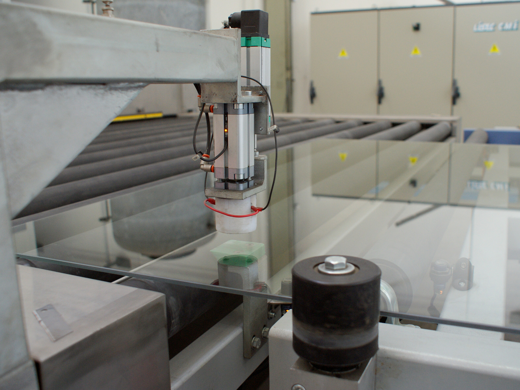 Taglio vetro su misura - Lavorazione del vetro stratificato e monolitico Union Glass