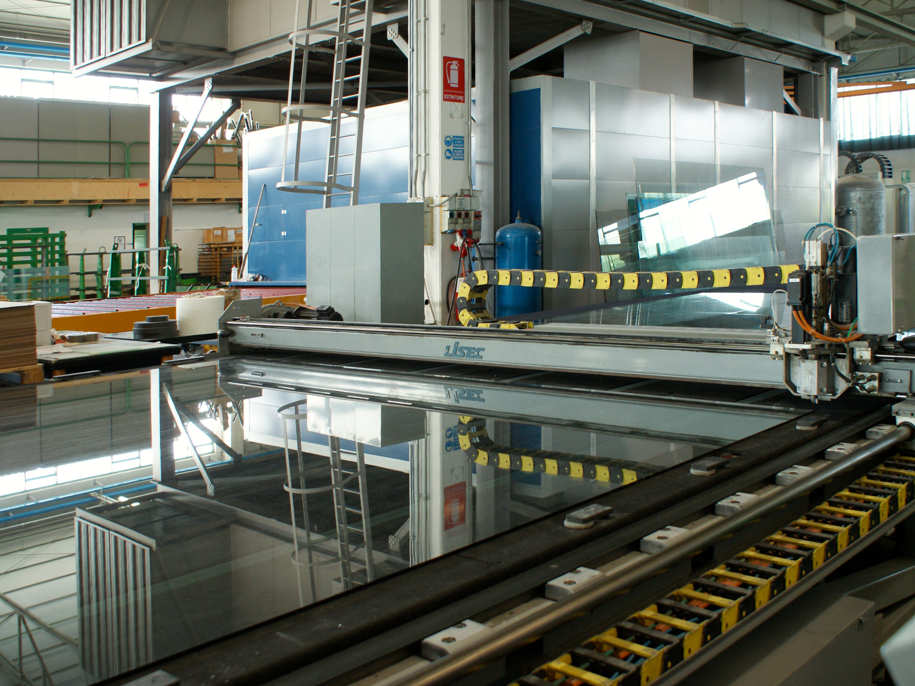 Taglio vetro su misura - Lavorazione del vetro Union Glass