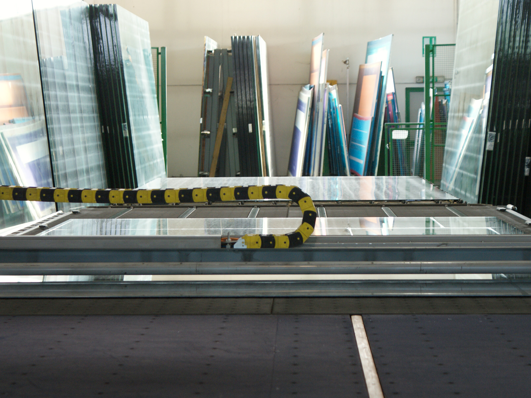 Taglio vetro su misura - Lavorazione del vetro stratificato e monolitico Union Glass