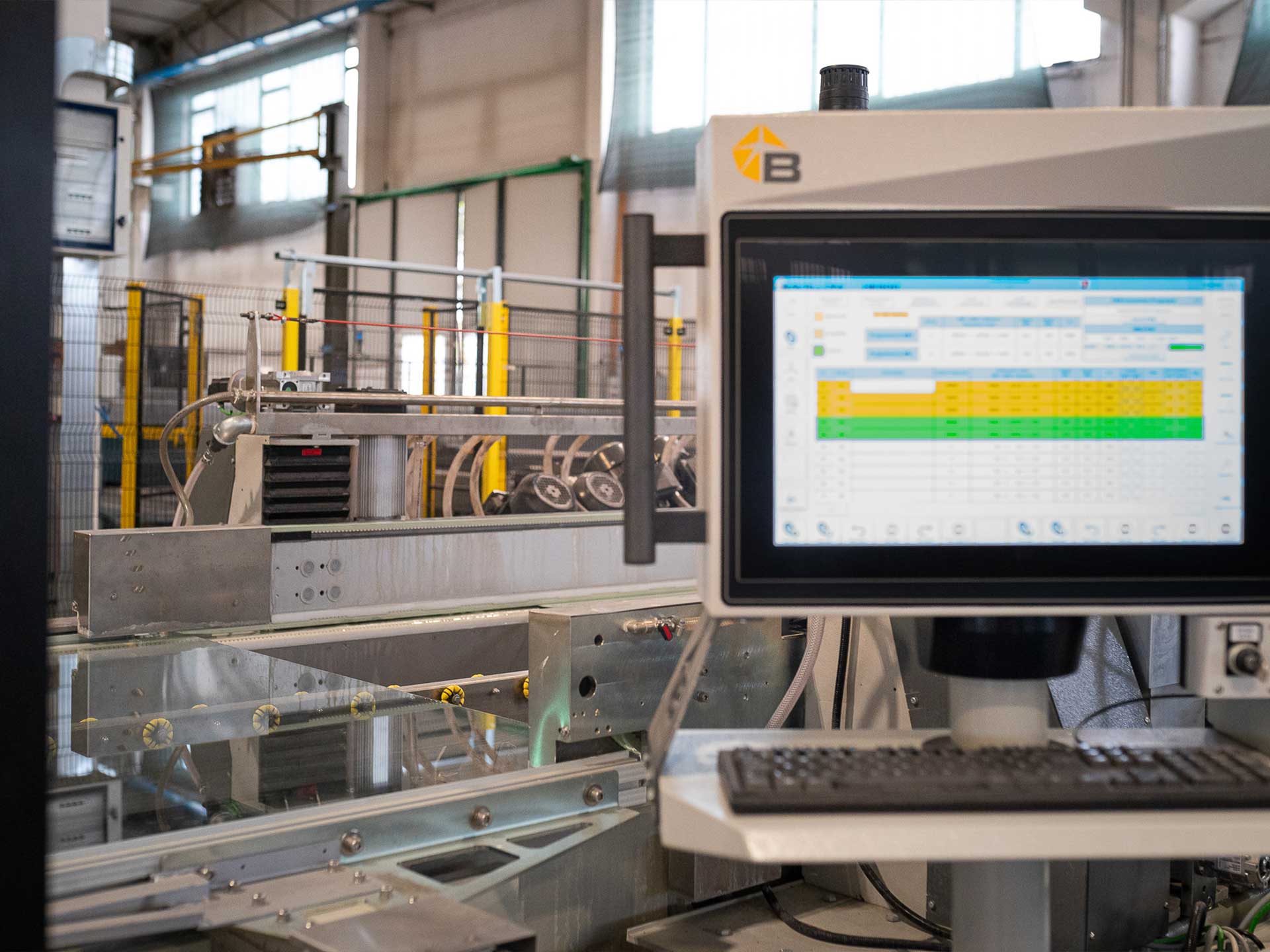 Centro di controllo dell'impianto automatizzato per la molatura del vetro