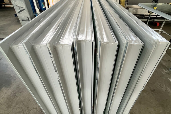 Sigillatura vetro ed incollaggio strutturale del vetro - Lavorazione del vetro Union Glass